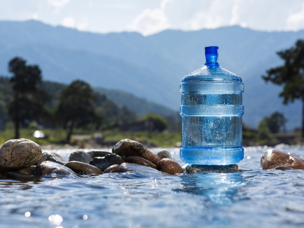 Fedezze fel ásványvizeink tisztaságát, válasszon lúgos vizeink közül a kiegyensúlyozott pH-értékért, vagy frissüljön fel egy pohár szódával. Természetes forrásból, az Ön egészségéért!
